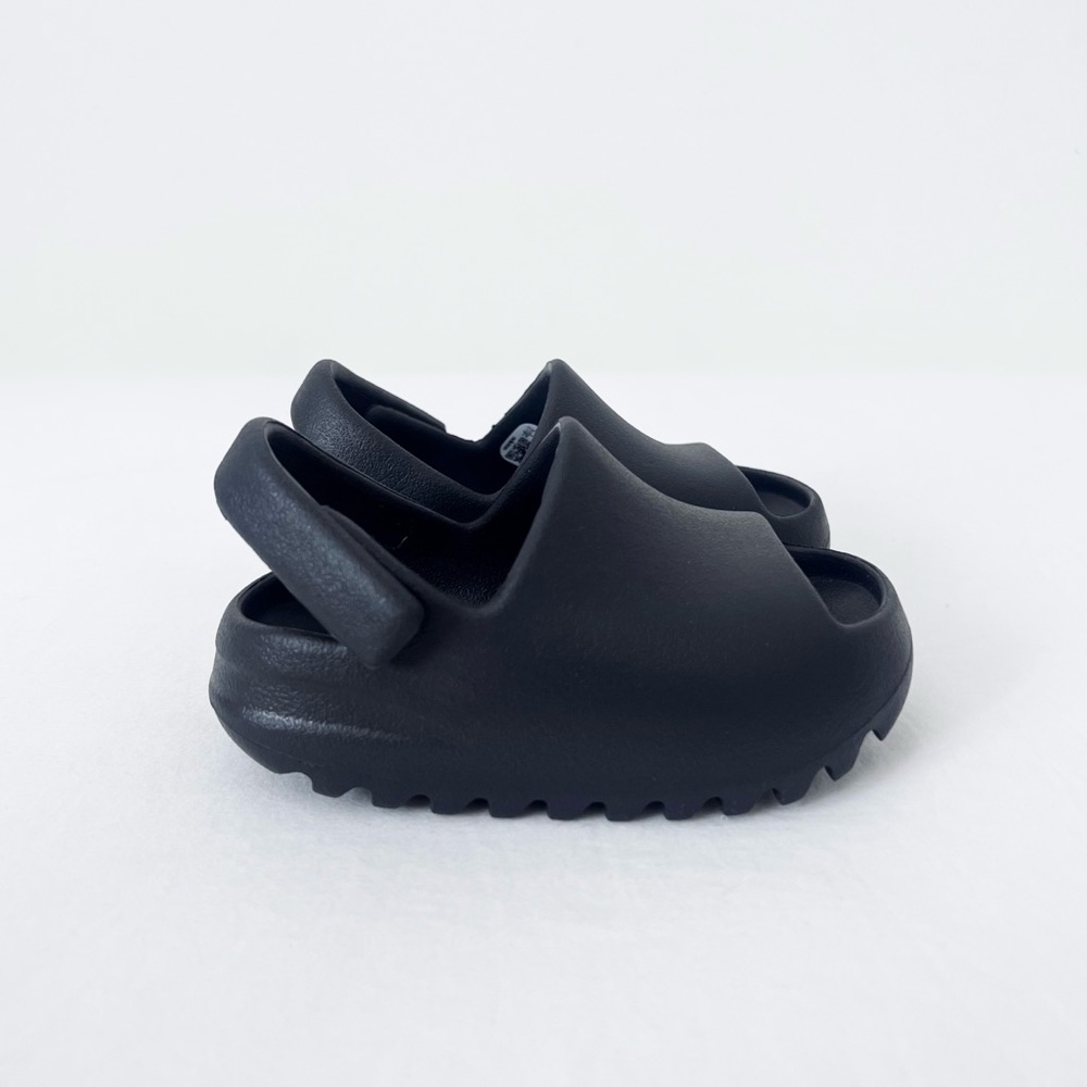 Adidas Yeezy kids slide in Onyx - Picture 3 of 8